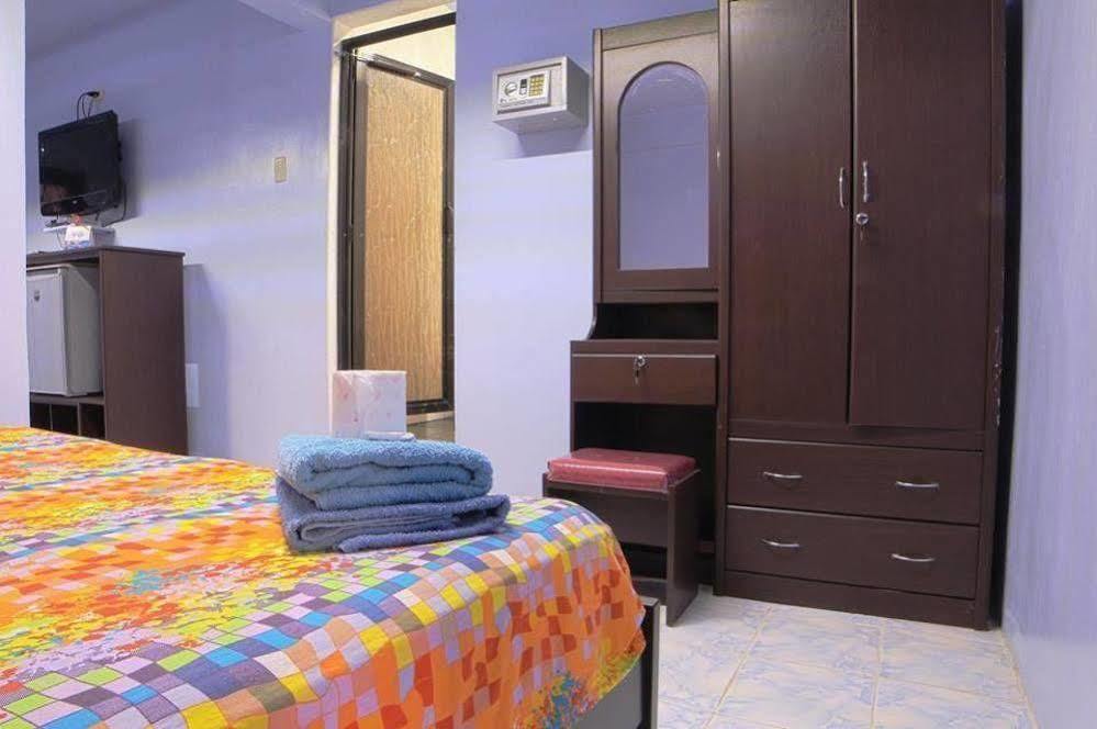Gumleaves Hotel And Restaurant Olongapo Dış mekan fotoğraf